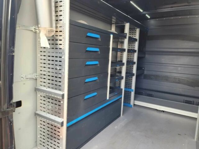 Синий Мерседес Sprinter, объемом двигателя 3 л и пробегом 71 тыс. км за 10500 $, фото 9 на Automoto.ua