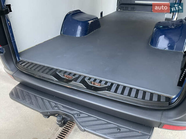 Синий Мерседес Sprinter, объемом двигателя 2.2 л и пробегом 257 тыс. км за 30500 $, фото 72 на Automoto.ua