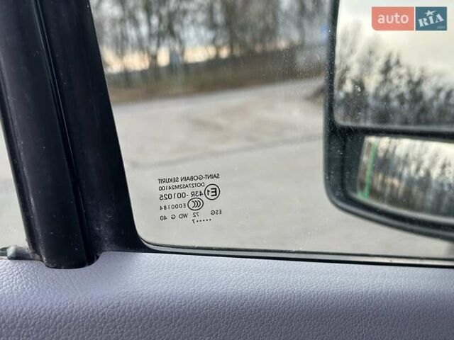 Синий Мерседес Sprinter, объемом двигателя 2.2 л и пробегом 320 тыс. км за 18900 $, фото 18 на Automoto.ua