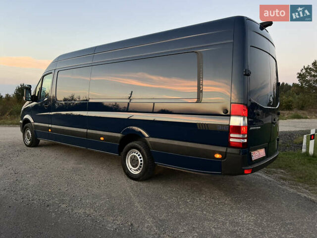 Синий Мерседес Sprinter, объемом двигателя 2.2 л и пробегом 350 тыс. км за 19900 $, фото 1 на Automoto.ua