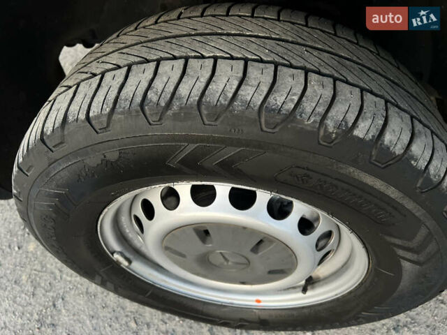 Синий Мерседес Sprinter, объемом двигателя 2.2 л и пробегом 350 тыс. км за 19900 $, фото 46 на Automoto.ua