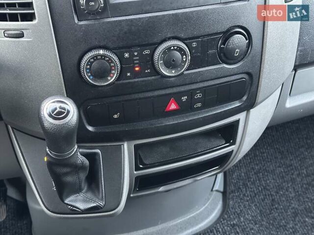 Синий Мерседес Sprinter, объемом двигателя 2.2 л и пробегом 320 тыс. км за 18900 $, фото 28 на Automoto.ua