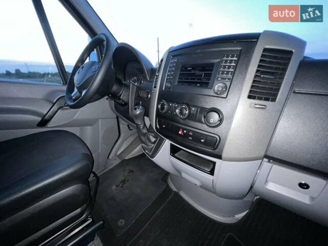 Синий Мерседес Sprinter, объемом двигателя 2.2 л и пробегом 350 тыс. км за 19900 $, фото 16 на Automoto.ua