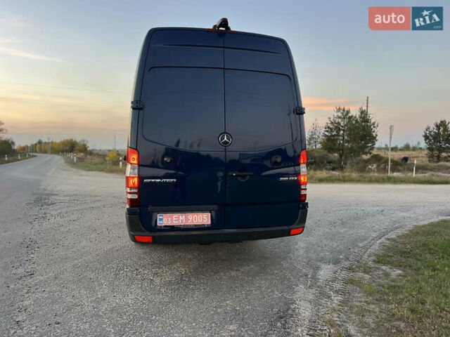 Синий Мерседес Sprinter, объемом двигателя 2.2 л и пробегом 350 тыс. км за 19900 $, фото 3 на Automoto.ua