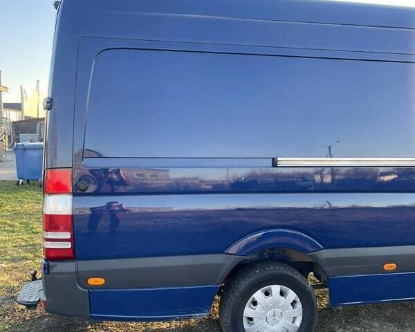 Синий Мерседес Sprinter, объемом двигателя 2.2 л и пробегом 360 тыс. км за 18900 $, фото 4 на Automoto.ua