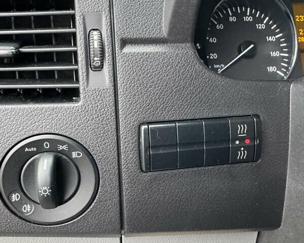 Синий Мерседес Sprinter, объемом двигателя 0 л и пробегом 237 тыс. км за 29906 $, фото 41 на Automoto.ua