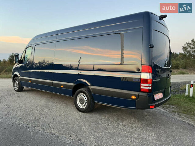 Синий Мерседес Sprinter, объемом двигателя 2.2 л и пробегом 350 тыс. км за 19900 $, фото 2 на Automoto.ua