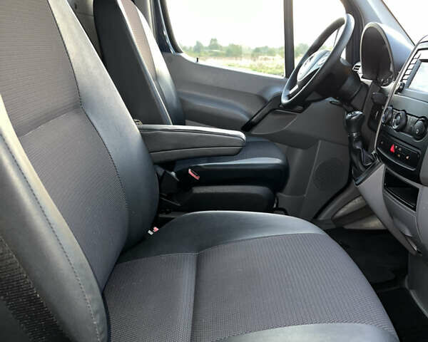 Синий Мерседес Sprinter, объемом двигателя 2.2 л и пробегом 350 тыс. км за 19900 $, фото 33 на Automoto.ua