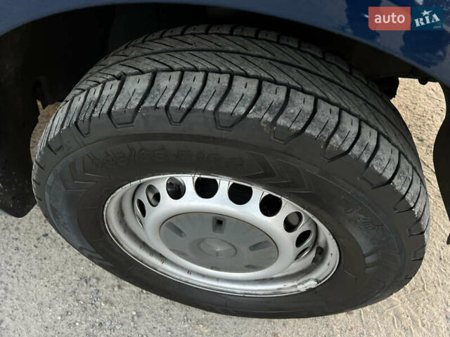 Синий Мерседес Sprinter, объемом двигателя 2.2 л и пробегом 350 тыс. км за 19900 $, фото 41 на Automoto.ua