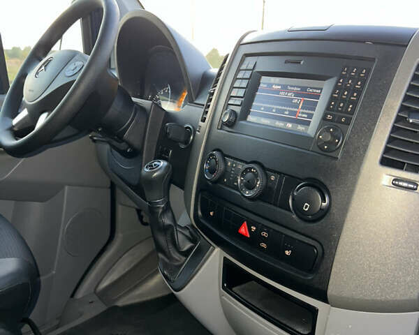 Синий Мерседес Sprinter, объемом двигателя 2.2 л и пробегом 350 тыс. км за 19900 $, фото 18 на Automoto.ua