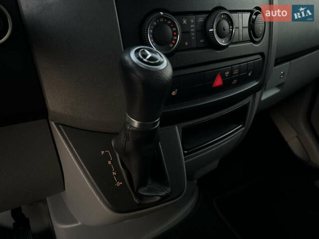 Синий Мерседес Sprinter, объемом двигателя 2.2 л и пробегом 350 тыс. км за 19900 $, фото 36 на Automoto.ua