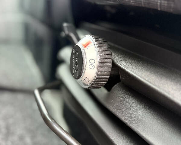 Синий Мерседес Sprinter, объемом двигателя 2.2 л и пробегом 300 тыс. км за 23500 $, фото 23 на Automoto.ua