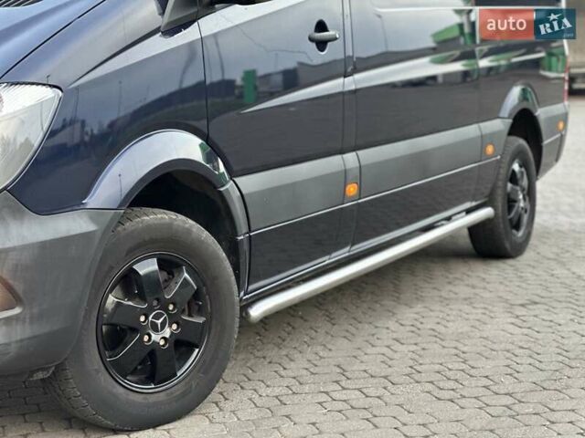 Синий Мерседес Sprinter, объемом двигателя 2.2 л и пробегом 320 тыс. км за 18900 $, фото 3 на Automoto.ua