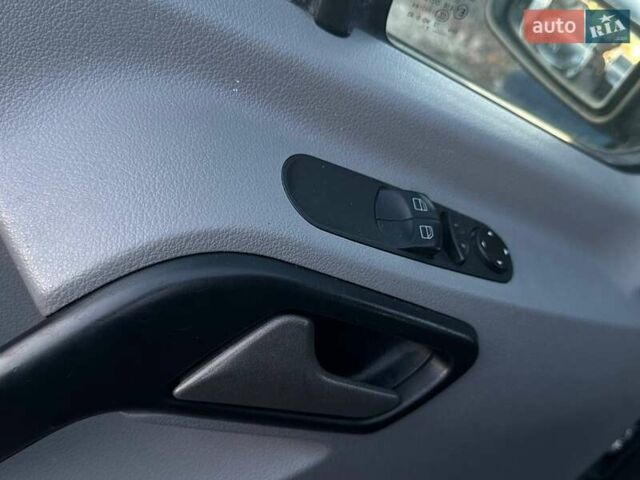 Синий Мерседес Sprinter, объемом двигателя 2.2 л и пробегом 285 тыс. км за 17500 $, фото 16 на Automoto.ua