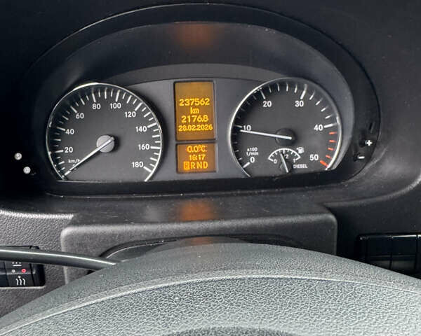 Синий Мерседес Sprinter, объемом двигателя 0 л и пробегом 237 тыс. км за 29906 $, фото 34 на Automoto.ua