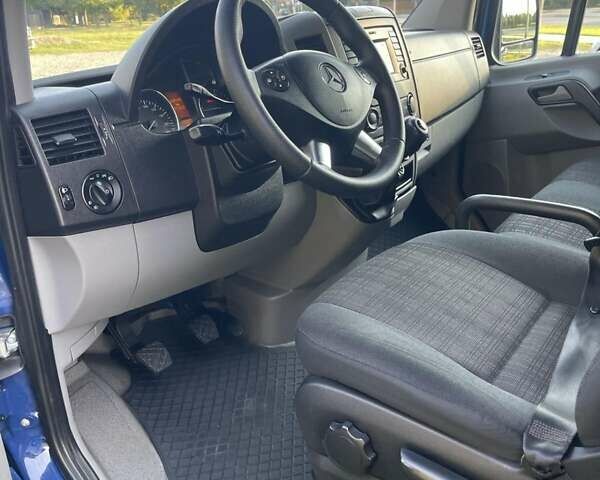 Синий Мерседес Sprinter, объемом двигателя 2.2 л и пробегом 360 тыс. км за 19800 $, фото 5 на Automoto.ua