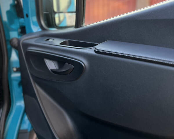 Синий Мерседес Sprinter, объемом двигателя 2.2 л и пробегом 288 тыс. км за 30000 $, фото 40 на Automoto.ua