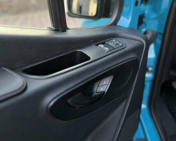 Синій Мерседес Sprinter, об'ємом двигуна 2.2 л та пробігом 288 тис. км за 30000 $, фото 33 на Automoto.ua