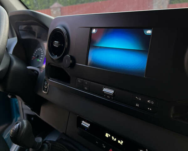 Синій Мерседес Sprinter, об'ємом двигуна 2.2 л та пробігом 288 тис. км за 30000 $, фото 45 на Automoto.ua