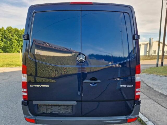 Синий Мерседес Sprinter, объемом двигателя 2.2 л и пробегом 35 тыс. км за 15000 $, фото 4 на Automoto.ua