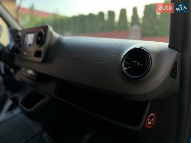 Синій Мерседес Sprinter, об'ємом двигуна 2.2 л та пробігом 288 тис. км за 30000 $, фото 58 на Automoto.ua