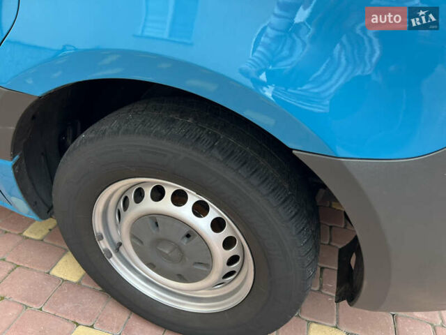 Синий Мерседес Sprinter, объемом двигателя 2.2 л и пробегом 288 тыс. км за 30000 $, фото 18 на Automoto.ua