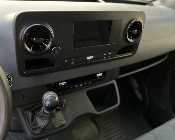 Синий Мерседес Sprinter, объемом двигателя 2.2 л и пробегом 288 тыс. км за 30000 $, фото 33 на Automoto.ua