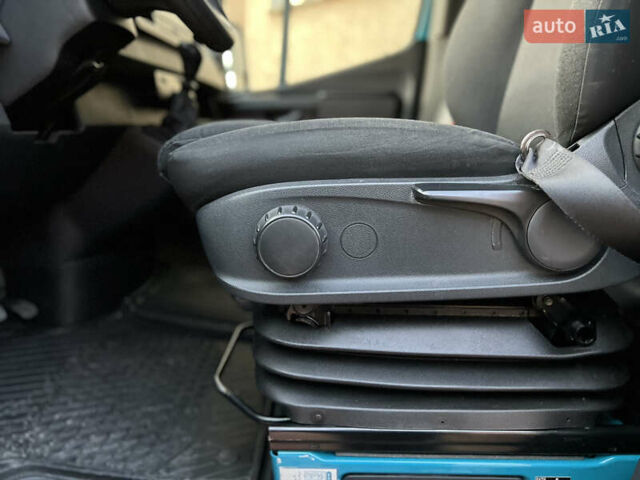 Синій Мерседес Sprinter, об'ємом двигуна 2.2 л та пробігом 288 тис. км за 30000 $, фото 43 на Automoto.ua