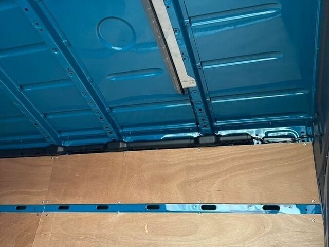 Синий Мерседес Sprinter, объемом двигателя 2.2 л и пробегом 288 тыс. км за 28000 $, фото 41 на Automoto.ua
