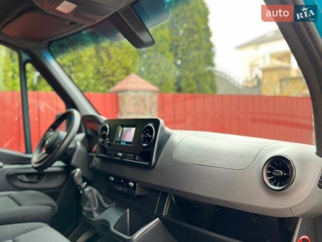 Синий Мерседес Sprinter, объемом двигателя 2.2 л и пробегом 288 тыс. км за 28000 $, фото 9 на Automoto.ua