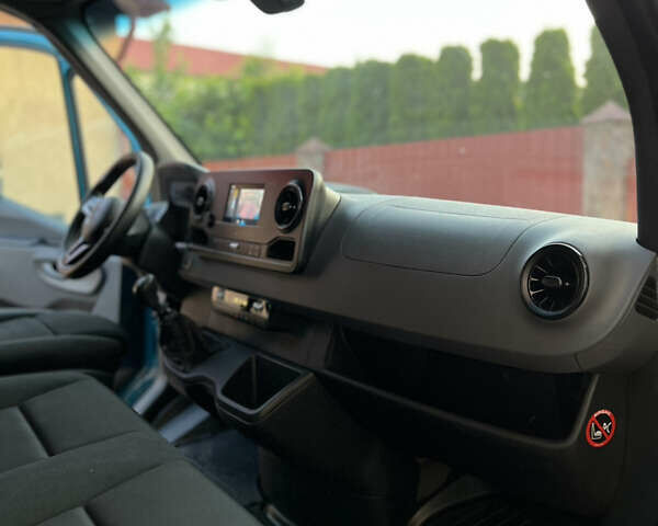 Синій Мерседес Sprinter, об'ємом двигуна 2.2 л та пробігом 288 тис. км за 30000 $, фото 52 на Automoto.ua