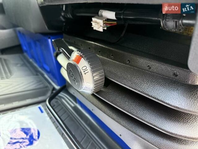 Синий Мерседес Sprinter, объемом двигателя 2.2 л и пробегом 251 тыс. км за 24250 $, фото 13 на Automoto.ua