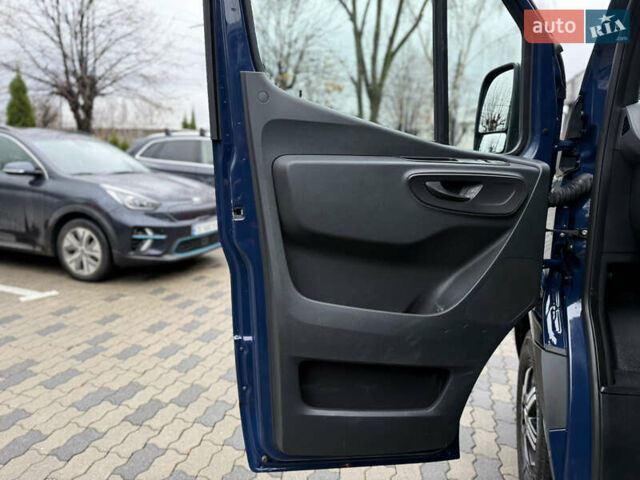 Синий Мерседес Sprinter, объемом двигателя 3 л и пробегом 151 тыс. км за 40719 $, фото 16 на Automoto.ua
