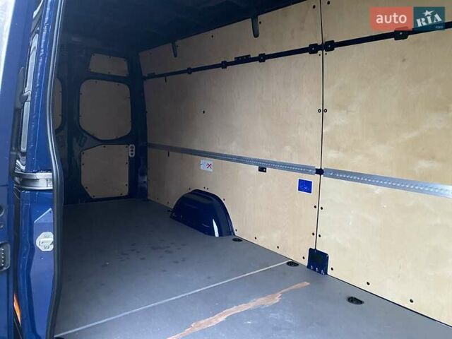 Синий Мерседес Sprinter, объемом двигателя 2.14 л и пробегом 300 тыс. км за 27900 $, фото 13 на Automoto.ua