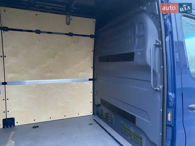 Синий Мерседес Sprinter, объемом двигателя 2.14 л и пробегом 300 тыс. км за 27900 $, фото 12 на Automoto.ua
