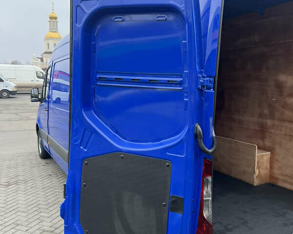 Синий Мерседес Sprinter, объемом двигателя 2.2 л и пробегом 260 тыс. км за 22500 $, фото 26 на Automoto.ua