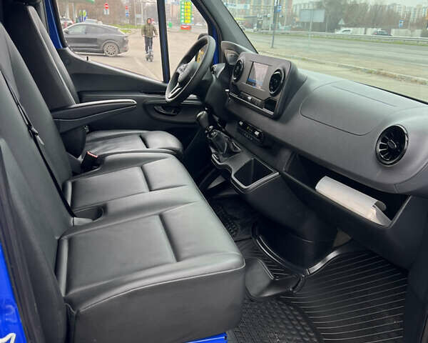 Синий Мерседес Sprinter, объемом двигателя 2.2 л и пробегом 260 тыс. км за 22500 $, фото 19 на Automoto.ua