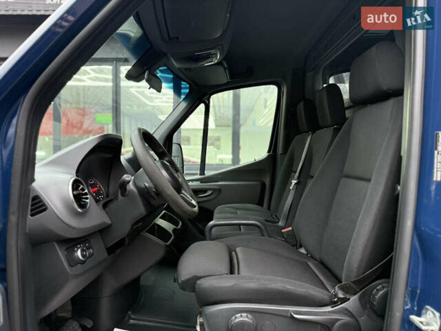 Синий Мерседес Sprinter, объемом двигателя 3 л и пробегом 151 тыс. км за 40719 $, фото 11 на Automoto.ua