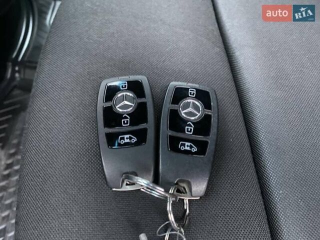 Синий Мерседес Sprinter, объемом двигателя 2.14 л и пробегом 300 тыс. км за 27900 $, фото 31 на Automoto.ua