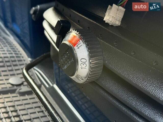 Синий Мерседес Sprinter, объемом двигателя 2.99 л и пробегом 410 тыс. км за 29800 $, фото 17 на Automoto.ua