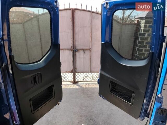 Синий Мерседес Sprinter, объемом двигателя 2.14 л и пробегом 253 тыс. км за 27500 $, фото 47 на Automoto.ua