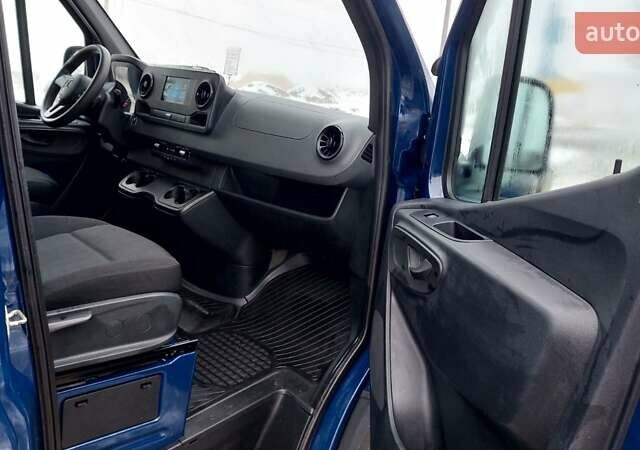 Синій Мерседес Sprinter, об'ємом двигуна 2.99 л та пробігом 290 тис. км за 36514 $, фото 21 на Automoto.ua