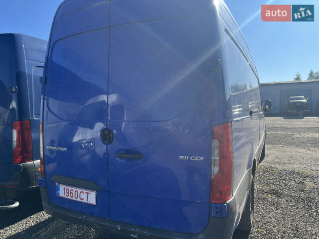 Синий Мерседес Sprinter, объемом двигателя 0 л и пробегом 228 тыс. км за 18300 $, фото 1 на Automoto.ua
