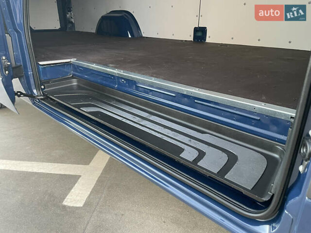 Синий Мерседес Sprinter, объемом двигателя 2.2 л и пробегом 318 тыс. км за 25500 $, фото 61 на Automoto.ua