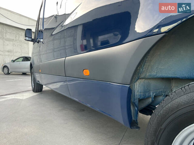 Синий Мерседес Sprinter, объемом двигателя 2.2 л и пробегом 318 тыс. км за 25500 $, фото 9 на Automoto.ua