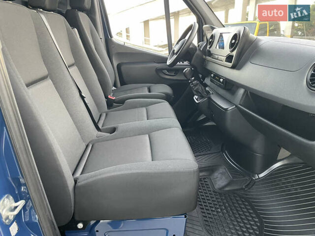 Синий Мерседес Sprinter, объемом двигателя 2.2 л и пробегом 318 тыс. км за 25500 $, фото 50 на Automoto.ua