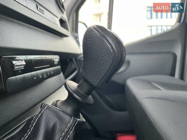 Синий Мерседес Sprinter, объемом двигателя 2.2 л и пробегом 318 тыс. км за 25500 $, фото 59 на Automoto.ua