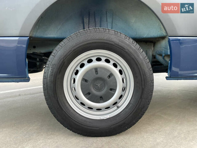 Синий Мерседес Sprinter, объемом двигателя 2.2 л и пробегом 318 тыс. км за 25500 $, фото 15 на Automoto.ua