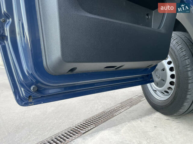 Синий Мерседес Sprinter, объемом двигателя 2.2 л и пробегом 318 тыс. км за 25500 $, фото 24 на Automoto.ua