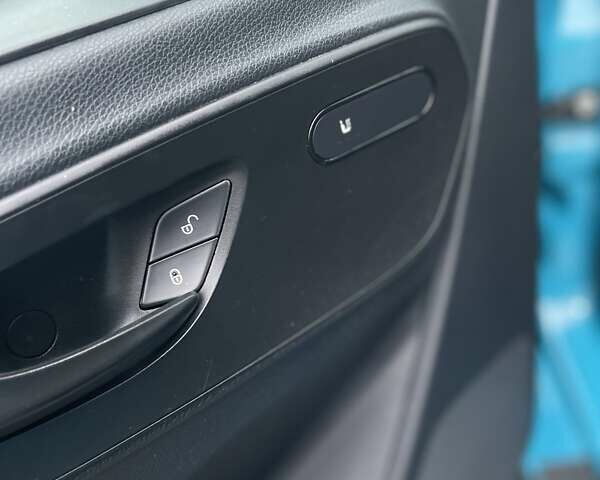 Синий Мерседес Sprinter, объемом двигателя 0 л и пробегом 270 тыс. км за 29900 $, фото 72 на Automoto.ua